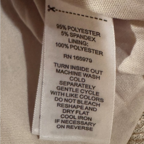 Cable & Gauge Silver Sequin Short Sleeve Top Size Medium - NWOT Never Worn! - Picture 7 of 7